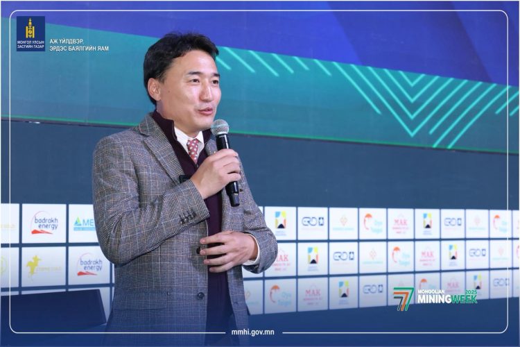 “MiningWeek & MinePro-2025” олон улсын үзэсгэлэн, чуулга уулзалтад Аж үйлдвэр, эрдэс баялгийн сайд Г.Дамдинням “АЖ ҮЙЛДВЭР, ЭРДЭС БАЯЛГИЙН САЛБАР 360” хоногт сэдвээр илтгэл тавилаа.