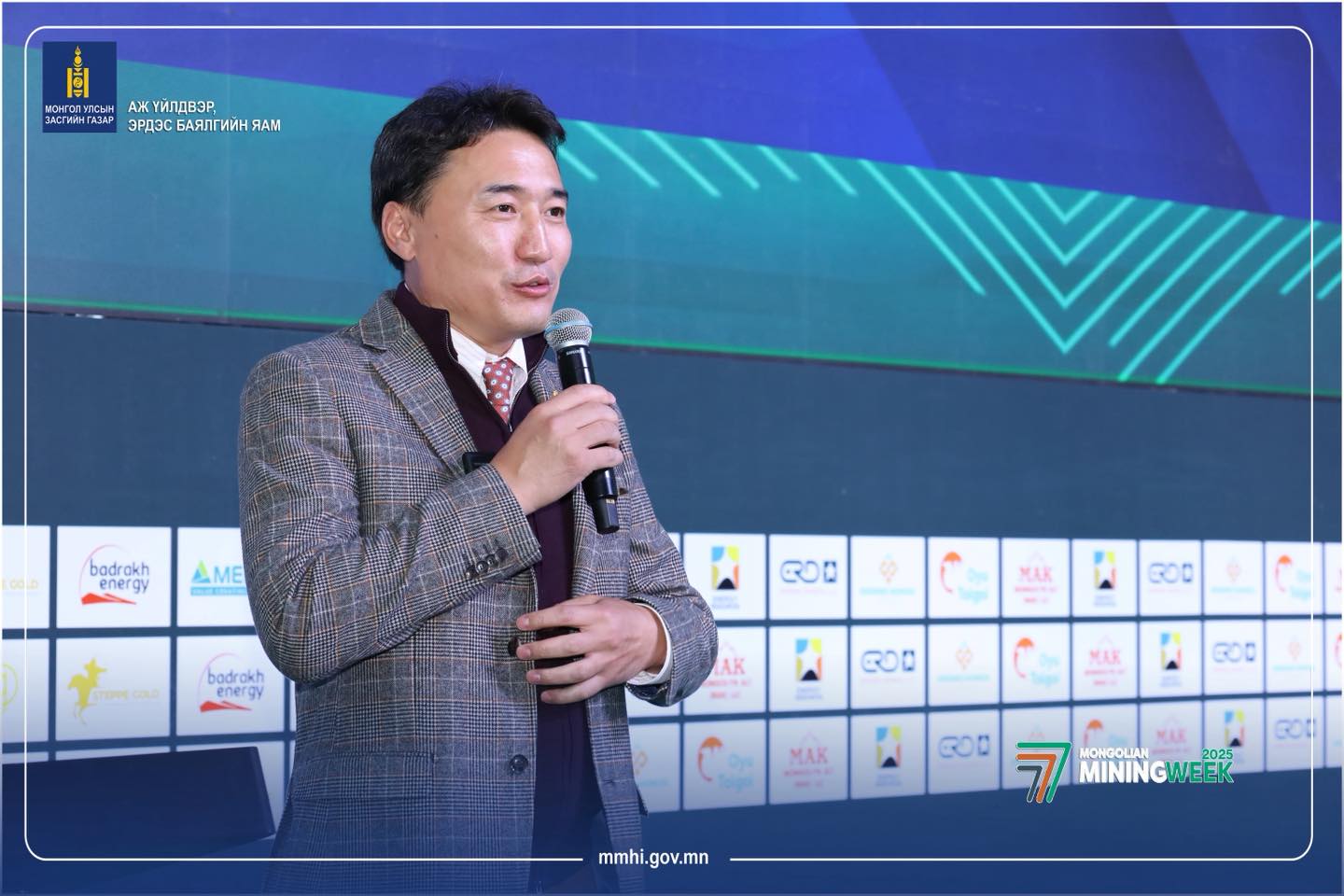 “MiningWeek & MinePro-2025” олон улсын үзэсгэлэн, чуулга уулзалтад Аж үйлдвэр, эрдэс баялгийн сайд Г.Дамдинням “АЖ ҮЙЛДВЭР, ЭРДЭС БАЯЛГИЙН САЛБАР 360” хоногт сэдвээр илтгэл тавилаа.