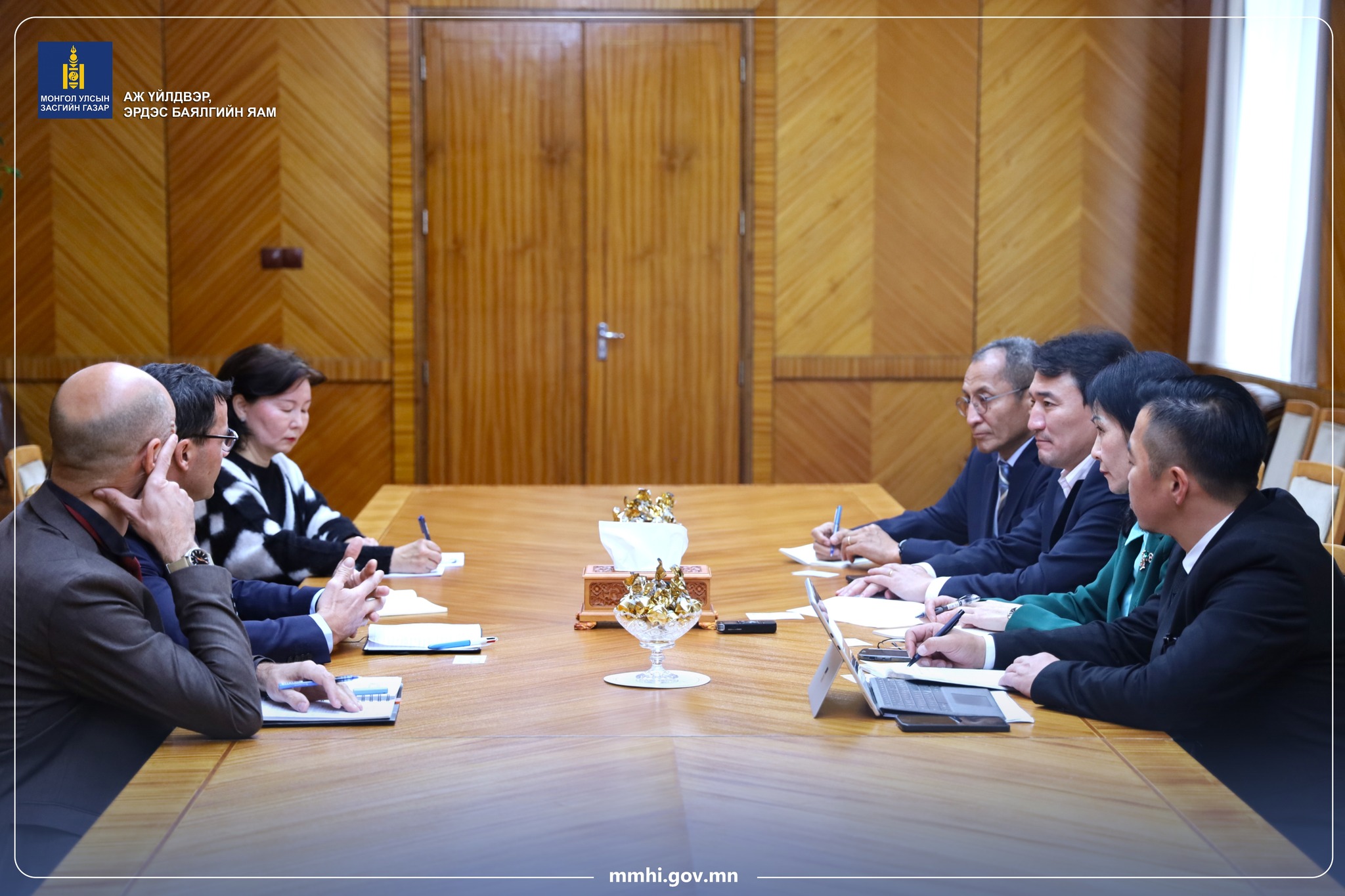 “БАДРАХ ЭНЕРЖИ” КОМПАНИ БОЛОН ОРАНО ГРУППИЙН ТӨЛӨӨЛӨГЧ НАРЫГ ХҮЛЭЭН АВЧ УУЛЗАВ