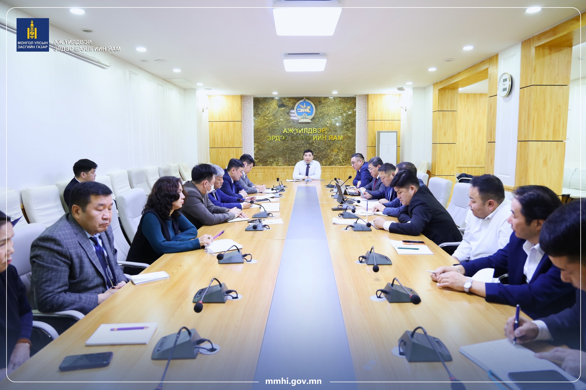 АЖ АХУЙН НЭГЖҮҮДЭД ЗӨВЛӨН ТУСАЛЖ, ШААРДЛАГАТАЙ ЗӨВШӨӨРӨЛ БОЛОН ТӨЛӨВЛӨГӨӨГ НЬ БАТАЛГААЖУУЛАХ НЭЭЛТТЭЙ АРГА ХЭМЖЭЭ ЗОХИОН БАЙГУУЛАХ ЧИГЛЭЛ ӨГЛӨӨ