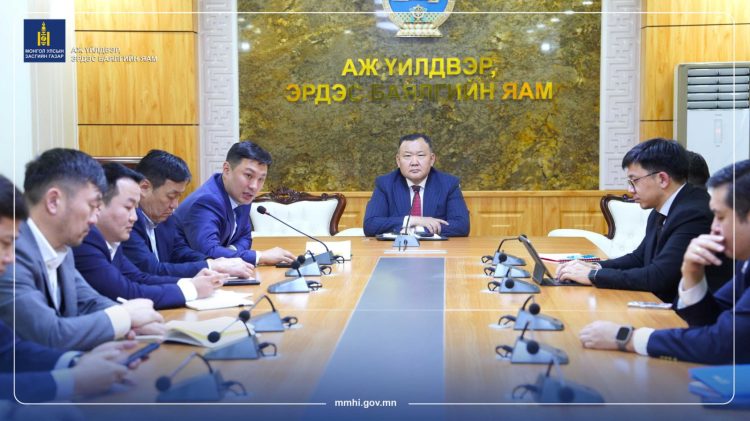 ШАТАХУУН НӨӨЦЛӨХ САВ БАРИХАД АЖ АХУЙН НЭГЖҮҮДЭД ЗЭЭЛИЙН ХҮҮГИЙН ХӨНГӨЛӨЛТ ҮЗҮҮЛЭХ ТАЛААР МОНГОЛБАНК, АРИЛЖААНЫ БАНКУУДЫН ТӨЛӨӨЛӨЛТЭЙ УУЛЗЛАА