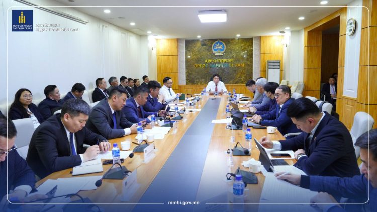 АЖ ҮЙЛДВЭР ЭРДЭС БАЯЛГИЙН САЙДЫН ЗӨВЛӨЛИЙН АНХДУГААР ХУРАЛДААН БОЛЛОО